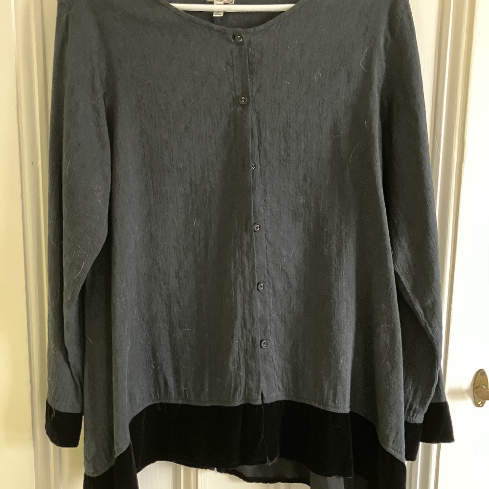 Elegant black fully lined silk and velvet tunic Size M